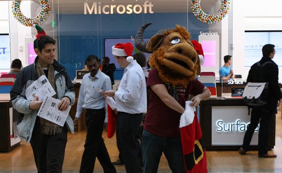 Photo of FSF activists demonstrating at a Microsoft Store in Boston, MA