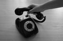 hand holdin retro telephone