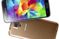 The Samsung Galaxy S5 in 'copper'