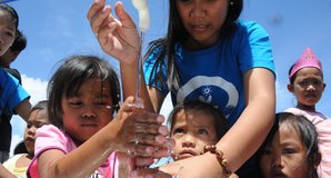 Children wash hands Plan photo Hatai Limprayoonyong