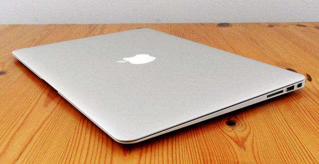 Review MacBook Air 13 inchi 2015 - masih menggunakan layar yang sama