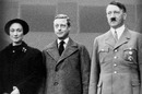 Andrew Morton, 17 Carnations: The Windsors, the Nazis and the Cover-Up book cover