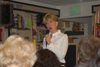 Fiorina speaks at a Mountain View bookstore