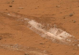 Revealing tracks on Mars, credit NASA