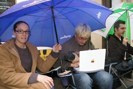 Queue for Apple iPhone on Regent Street