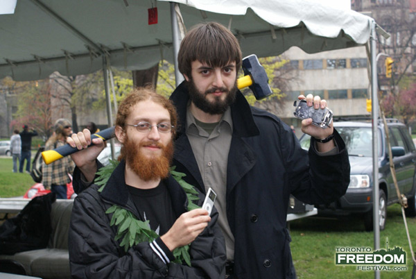 Two Canadians pose with smashed iPhone