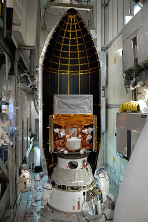 View of Glast inside one half of its payload fairing. Pic: NASA