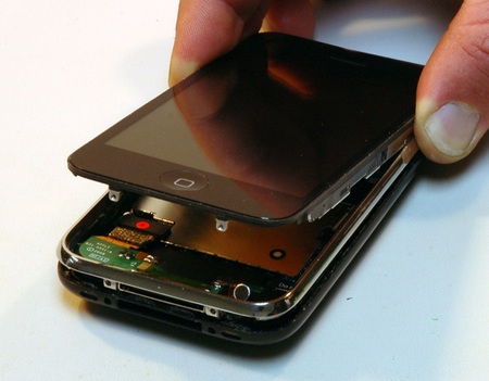 iFixit 3G iPhone strip-down