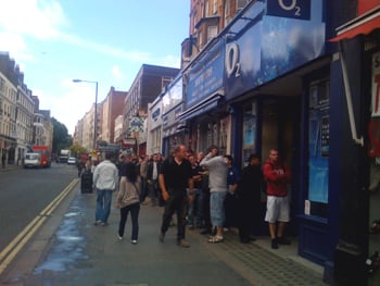crowd outside west london o2 store