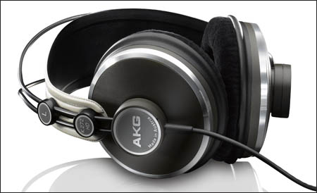 Macworld Expo 2009 - AKG K 272 HD headphones