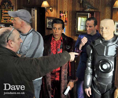 Doug Naylor directing Danny John-Jules, Chris Barrie and Robert Llewellyn in the Rovers Return