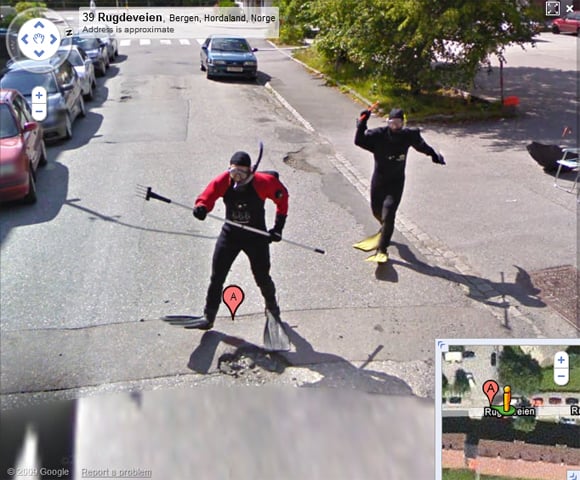 The two men begin to chase the Street View vehicle