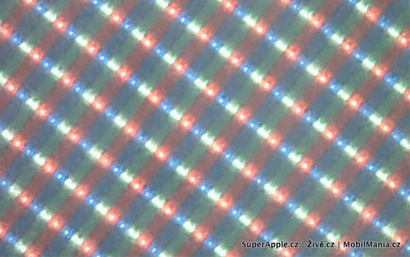 iPhone 3GS display, magnified