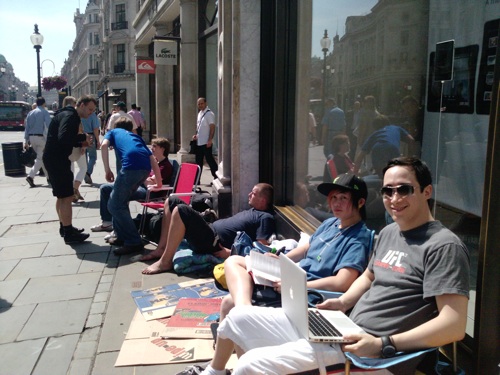 iPhone 4 queue