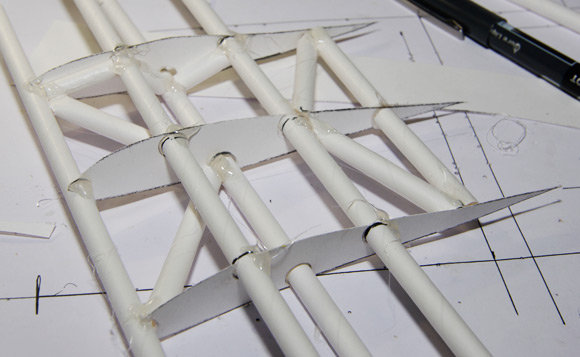 Diagonal reinforcement between the spar straws