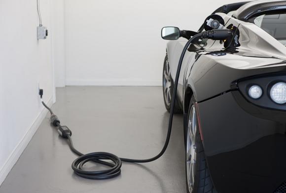 Roadster charging. Credit: Tesla