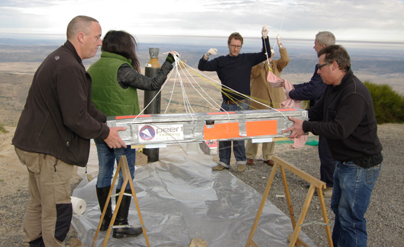 Letting the balloon out while holding the main payload