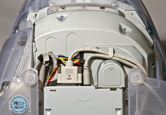 Bondi Blue Rev. B iMac - video and infrared cables