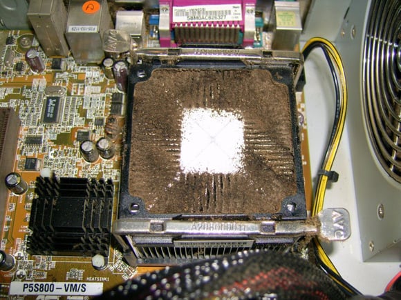 Smoker's heatsink covered in brown fur