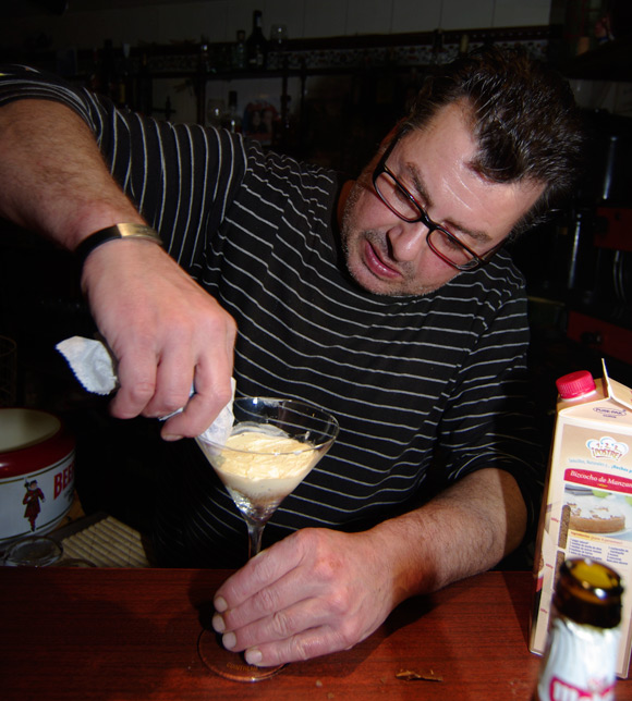 Clean the excess ice cream off the glass