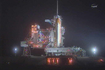 The rotating service structure moves away from space shuttle Discovery. Photo: NASA