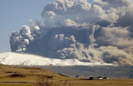 Eyjafjallajökull eruption 2010 by Árni Friðriksson