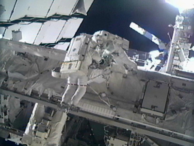 Greg Chamitoff and Mike Fincke outside the ISS during today's spacewalk. Pic: NASA