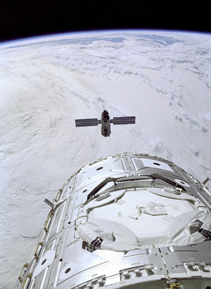 The Unity module approaches the Zarya module. Pic: NASA