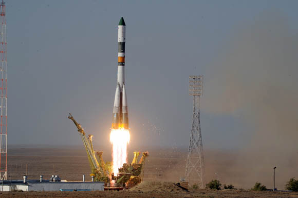Progress 44 taking off, launched by a Soyuz-U rocket