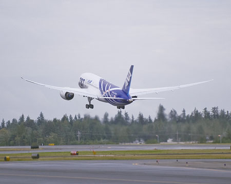 Boeing 787 Dreamliner first commercial flight with ANA