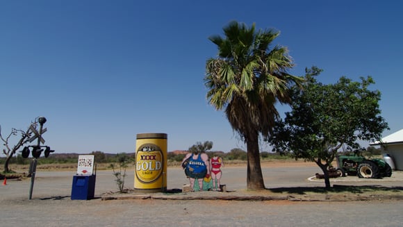 The novelty beer can in Kulgera