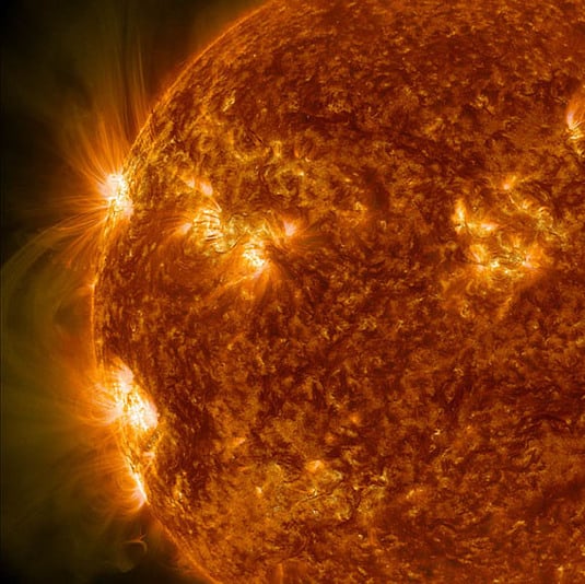 Magnetic fields of sunspots interacting Magnetic fields of sunspots interacting