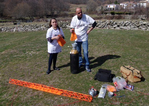 Katarina and Rui prepare to launch the flying truss