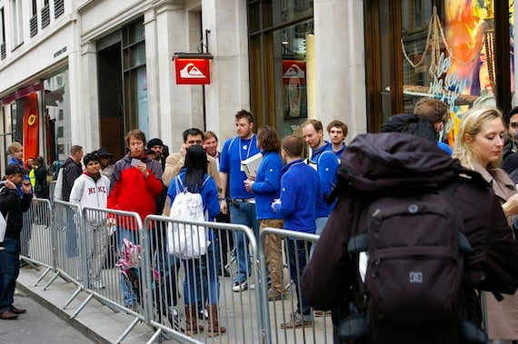 The iPad queue London, credit The Register