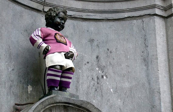 Manneken pis wears football kit. Source: James Cridland, Flickr