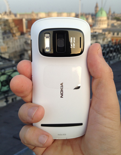Nokia 808 Symbian 3 camera phone