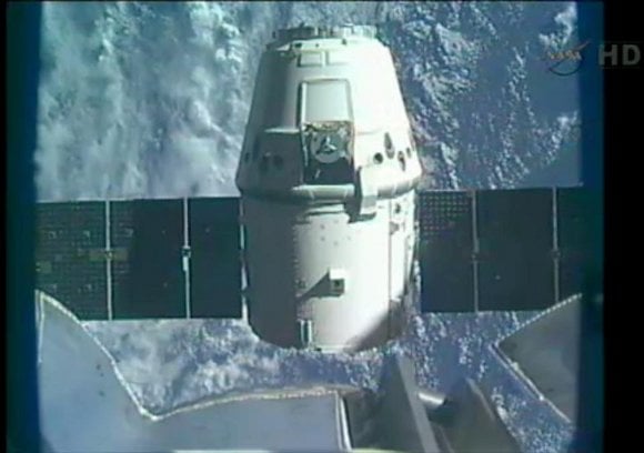 dragon_leaves_iss