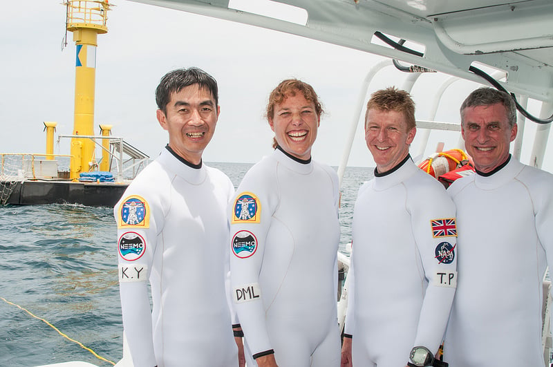 Aquanauts Yui, Metcalf-Lindenburger, Peake and Squyres (L-R) prepare for the NEEMO 16 underwater deep space mission. Credit: NASA/ESA