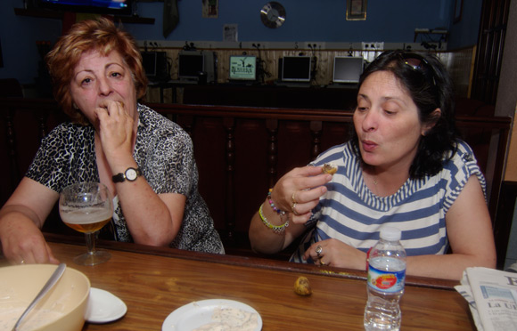 Lourdes reacts to the spicy haggis pakora