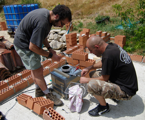 Federico Buenadicha and Rui Luz connecting the motor igniter