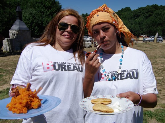 Our deathmatch waitresses Claudete Fernandes Barbosa and Marcela Rementeria Perez