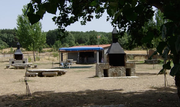 The chiringuito itself, besides the river Aravalle