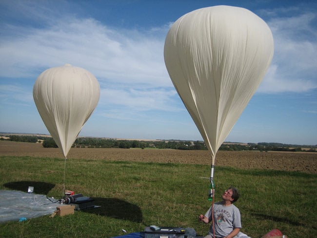 Dave Akerman inflates his balloon
