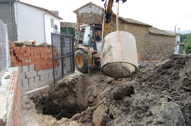 Ramon lowers the first section of tune into the pit