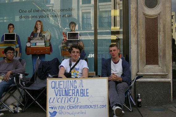 iPhone 5 queue London, credit The Register