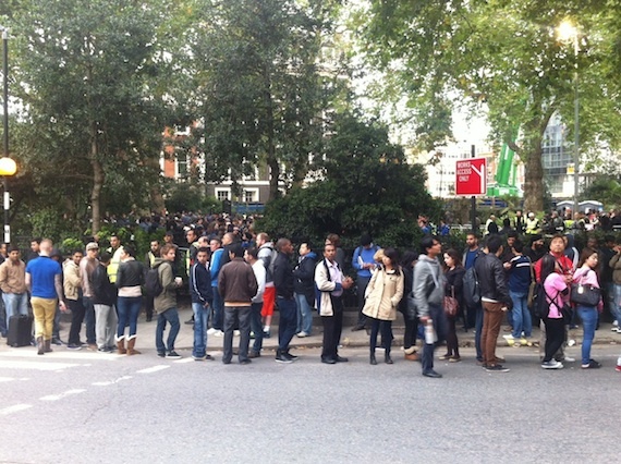 iPhone 5 queue London, credit The Register