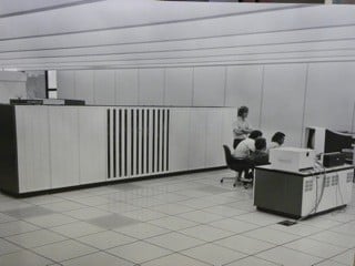 Amdahl 470V/6 mainframe computer on the 3rd floor of the Computing Center Building on the University of Michigan, credit Jeff Ogden, original photographer unknown