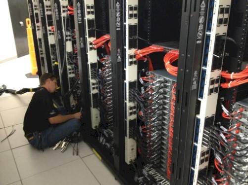 An Atipa tech builds a supercomputer cluster in Kansas