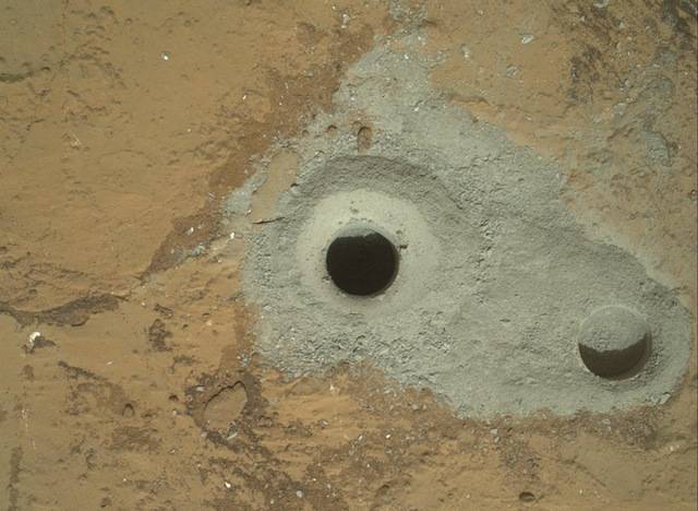 The first two holes Curiosity drilled on mars