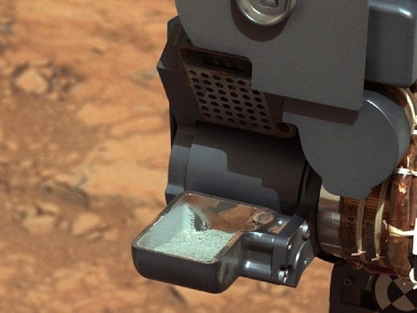 First Curiosity drilling sample in the scoop